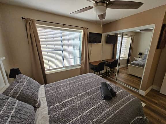 Northridge - Fully Furnished Cozy Room #2 - Image 4
